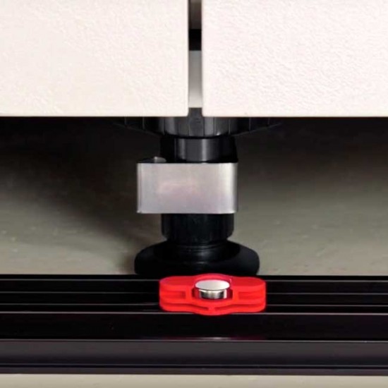 Pinza Magnética Zócalo PVC Cocina